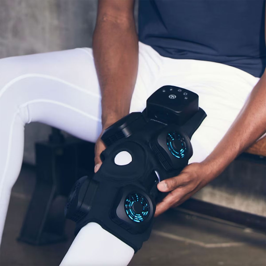 Therabody RecoveryTherm Hot and Cold Knee Wrap